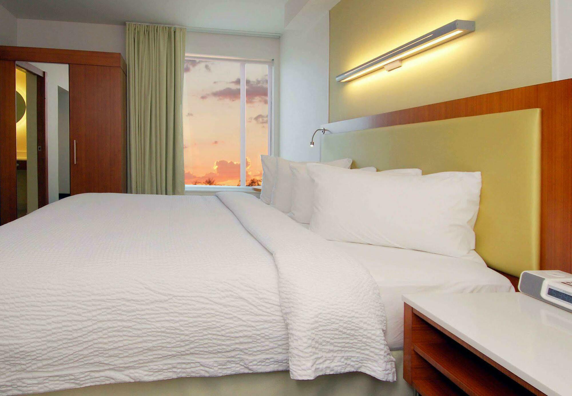 Springhill Suites By Marriott Las Vegas North Speedway Room photo